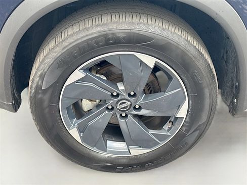 Used 2024 Nissan Rogue SV image 29