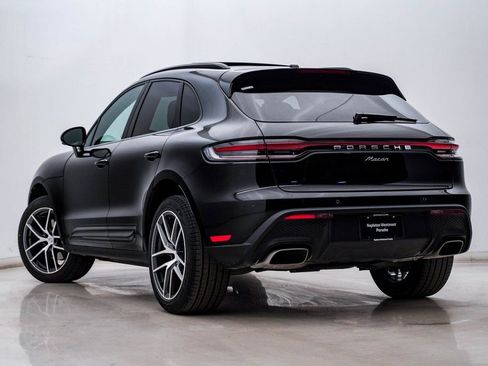 Certified 2025 Porsche Macan image 3