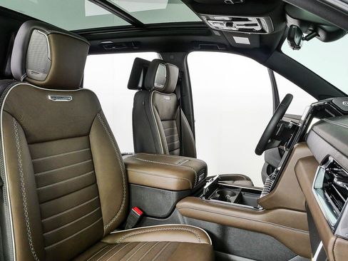 New 2026 GMC Yukon Denali Ultimate AWD/4WD image 24