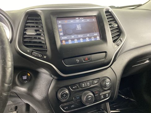 Used 2020 Jeep Cherokee Latitude Plus AWD/4WD image 34