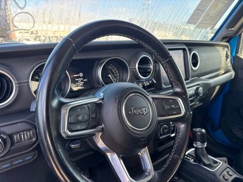 Used 2022 Jeep Wrangler Unlimited Sahara AWD/4WD image 10