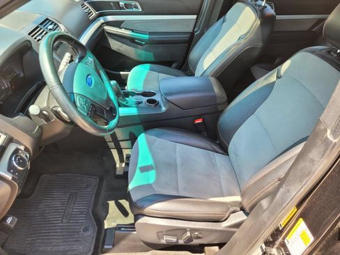 Used 2017 Ford Explorer XLT w/ Equipment Group 202A FWD image 25