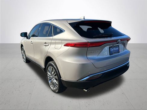 Used 2024 Toyota Venza Limited image 9