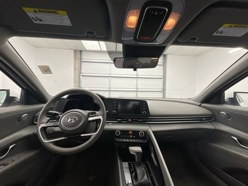 Used 2023 Hyundai Elantra SEL image 2