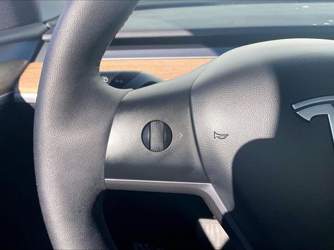 Used 2023 Tesla Model Y Long Range image 23