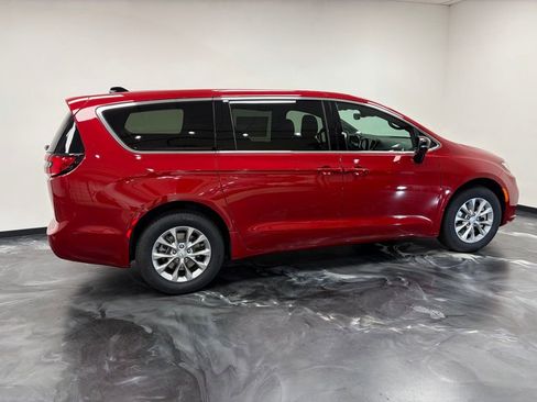 New 2026 Chrysler Pacifica Select AWD/4WD image 22