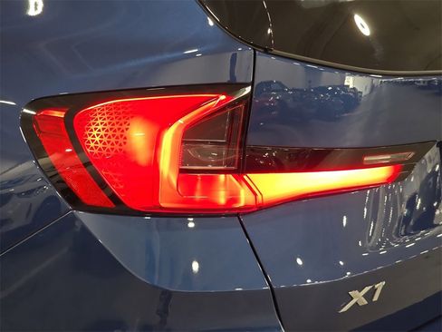 Used 2025 BMW X1 xDrive28i w/ Convenience Package image 25