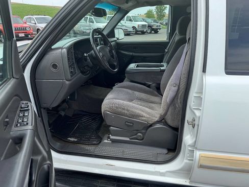 Used 2006 Chevrolet Silverado 1500 LT w/ Light Duty Power Package AWD/4WD image 11