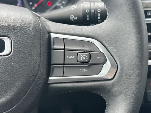 Used 2025 Jeep Compass Latitude w/ Convenience Group AWD/4WD image 27