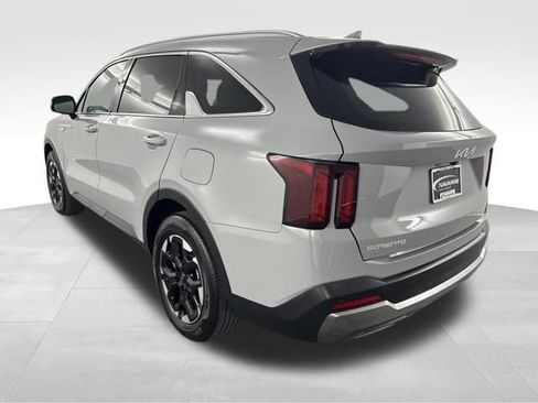 Used 2025 Kia Sorento S FWD image 8