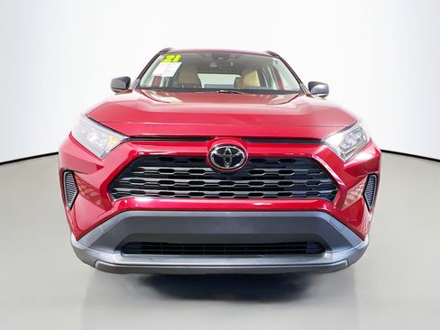 Used 2021 Toyota RAV4 LE image 11