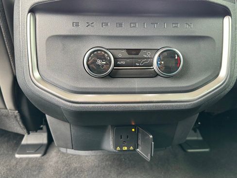 New 2025 Ford Expedition Active image 33