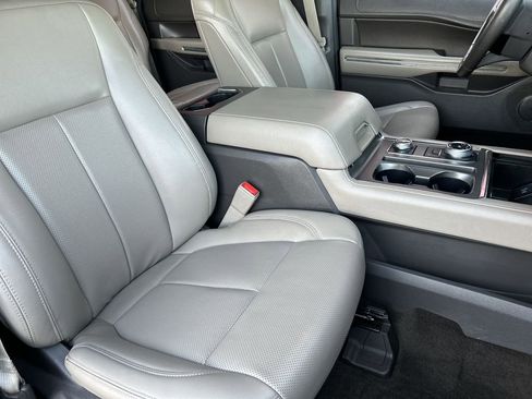 Used 2021 Ford Expedition Max XLT image 28