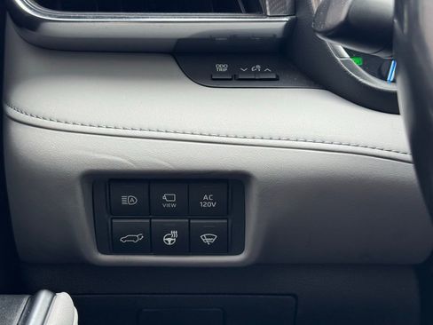 Used 2021 Toyota Highlander Platinum image 30