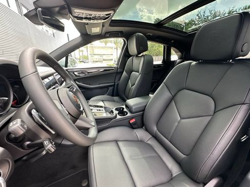 Used 2026 Porsche Macan AWD/4WD image 5