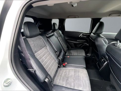 Used 2025 Mitsubishi Outlander LE image 26