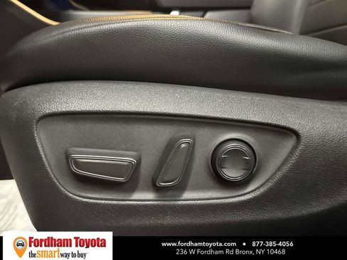 Used 2020 Toyota Highlander XLE image 16