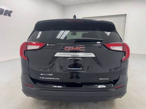 Used 2024 GMC Terrain SLE image 6