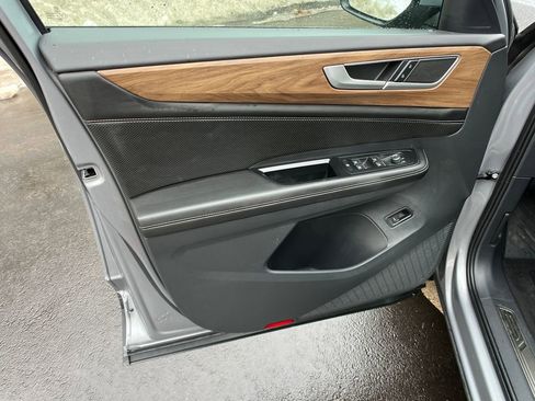 Used 2025 Volkswagen Atlas SE image 11