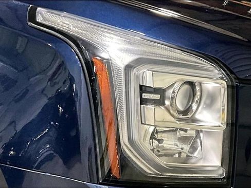 Used 2017 GMC Yukon SLE w/ SLE Value Package image 4