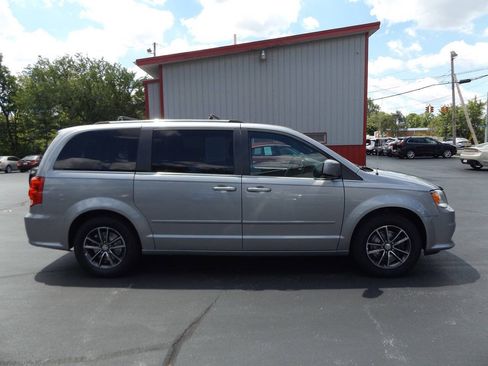 Used 2017 Dodge Grand Caravan SXT FWD image 6