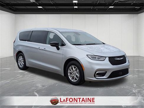 Certified 2024 Chrysler Pacifica Touring-L image 7