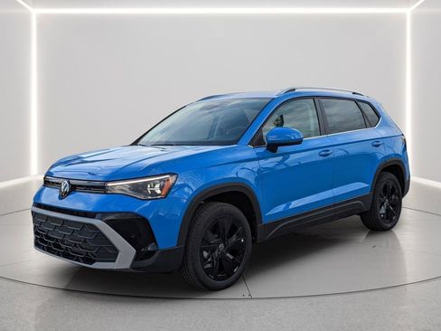 New 2026 Volkswagen Taos SE FWD image 3