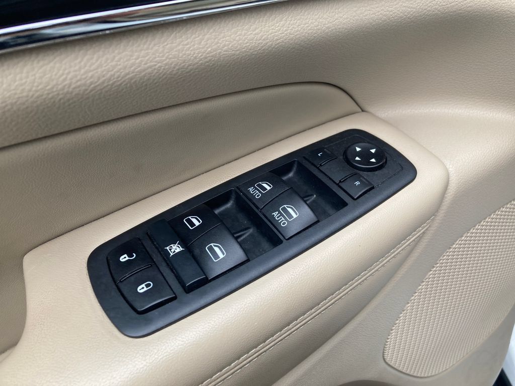 Used 2020 Jeep Grand Cherokee Limited AWD/4WD image 14