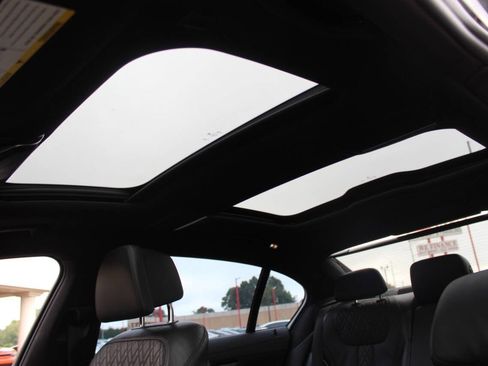 Used 2019 BMW 750i w/ M Sport Package image 20