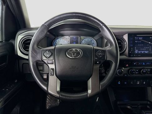 Used 2016 Toyota Tacoma SR5 AWD/4WD image 11