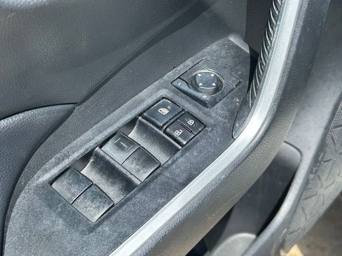 Used 2021 Toyota RAV4 LE FWD image 22