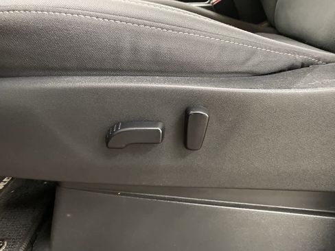 Used 2023 Nissan Frontier SV image 14