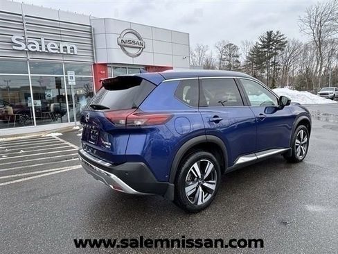 Used 2023 Nissan Rogue Platinum image 3