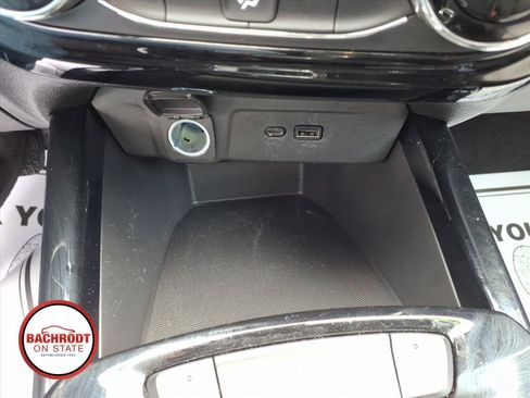 Used 2025 Chevrolet Trax LT FWD image 12
