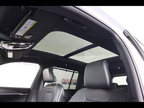 New 2024 Jeep Grand Cherokee Overland w/ Luxury Tech Group IV AWD/4WD image 12
