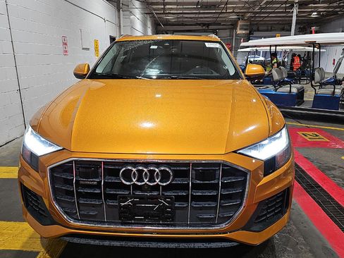 Used 2019 Audi Q8 Prestige w/ Luxury Package AWD/4WD image 2