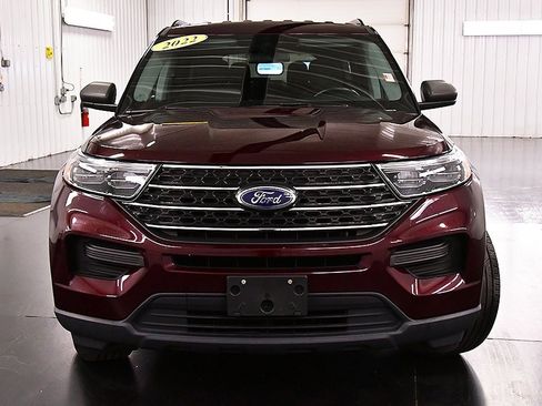 Used 2022 Ford Explorer XLT image 2