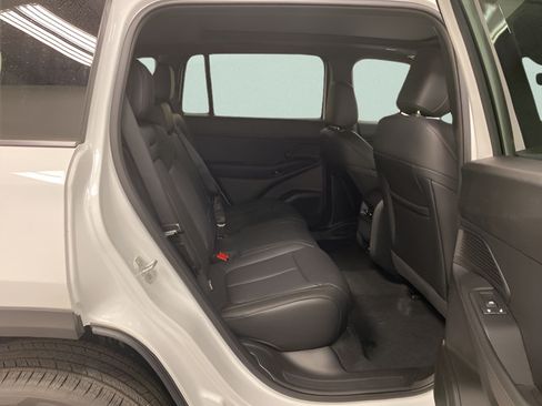 Used 2026 Jeep Cherokee Limited AWD/4WD image 26