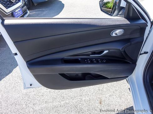 Used 2022 Hyundai Elantra SEL w/ Convenience Package FWD image 17