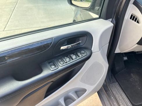 Used 2015 Dodge Grand Caravan SXT w/ UConnect Hands-Free Group FWD image 14