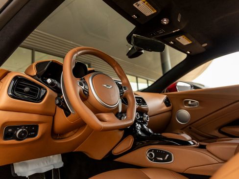 Used 2020 Aston Martin V8 Vantage Coupe RWD image 24