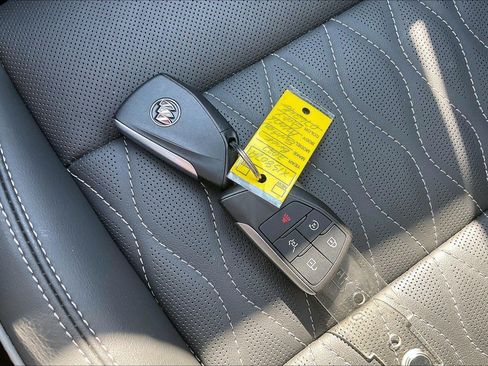 Used 2022 Buick Envision Avenir w/ Technology Package II AWD/4WD image 12