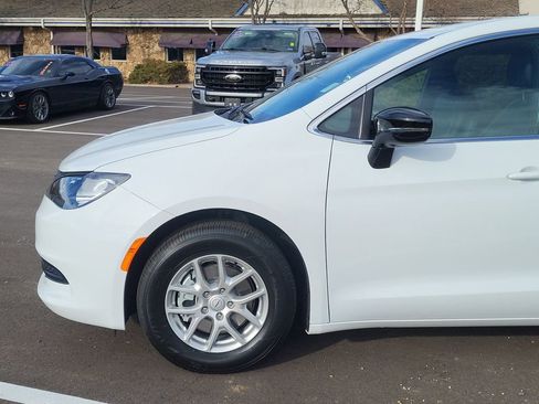 New 2026 Chrysler Voyager LX image 9