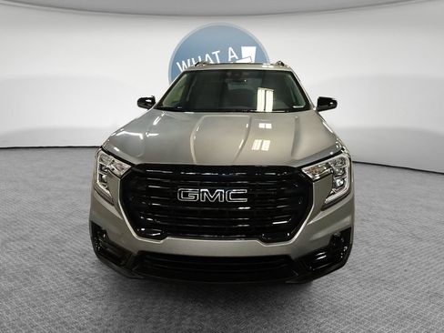 Certified 2024 GMC Terrain SLT w/ Infotainment Package II AWD/4WD image 10