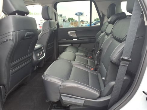 Used 2025 Ford Expedition Platinum AWD/4WD image 9