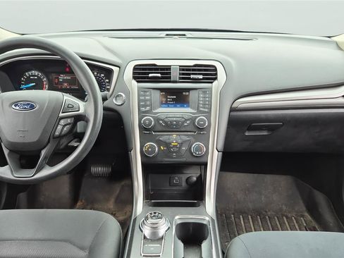 Used 2017 Ford Fusion SE FWD image 11