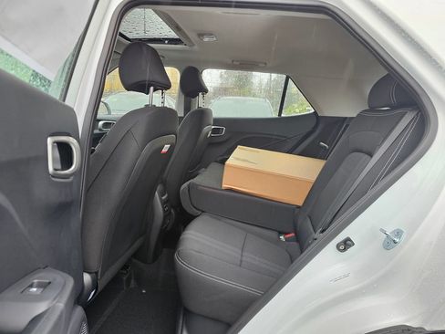 Used 2026 Hyundai Venue SEL FWD image 13