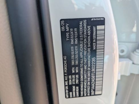 Used 2026 Porsche Macan AWD/4WD image 32