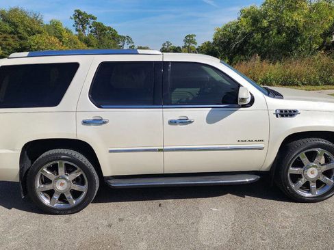 Used 2012 Cadillac Escalade Luxury image 8