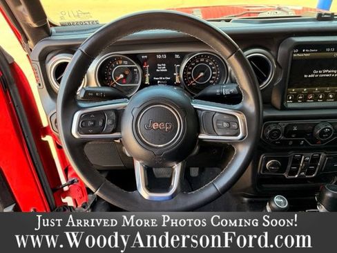 Used 2023 Jeep Gladiator Overland AWD/4WD image 13